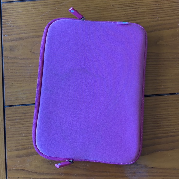 Incase Laptop/iPad Case - Picture 2 of 3